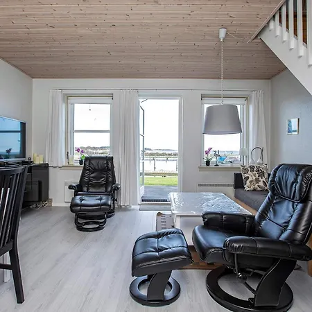 Apartment 4 Person On A In