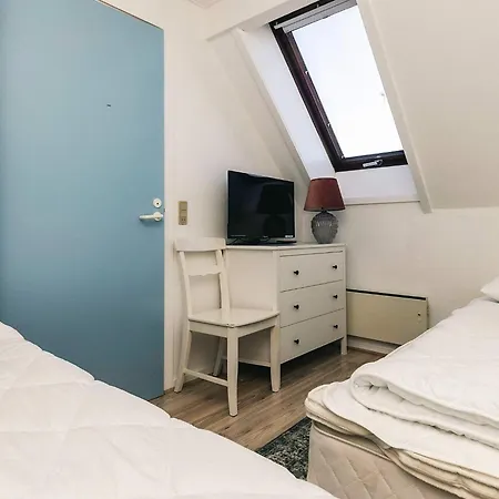 4 Person On A In Borre