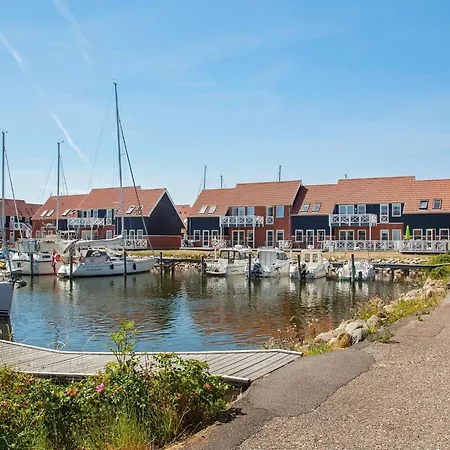 4 Person On A In * Borre