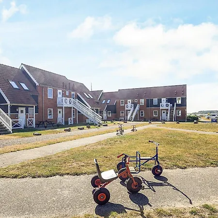 Apartamento 4 Person On A In *