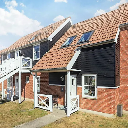 4 Person On A In * Borre