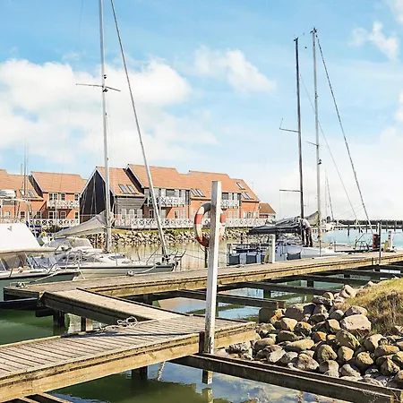 4 Person On A In * Borre