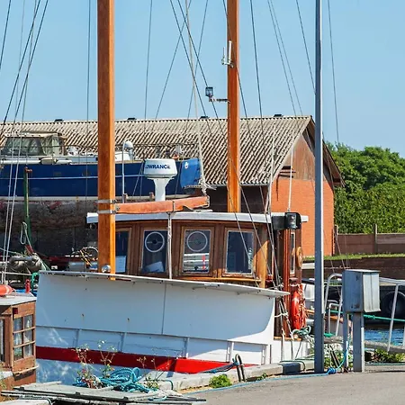 Apartment 4 Person On A In *
