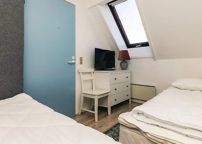 4 Person On A In Borre