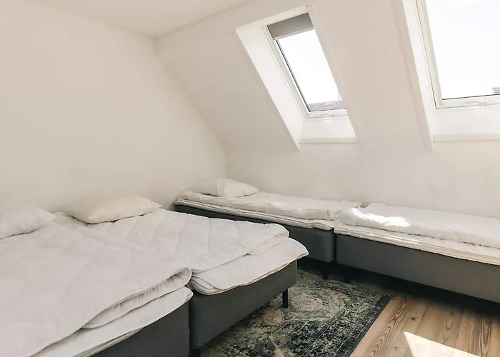 4 Person On A In * Borre